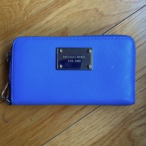 Michael Kors wristlet wallet